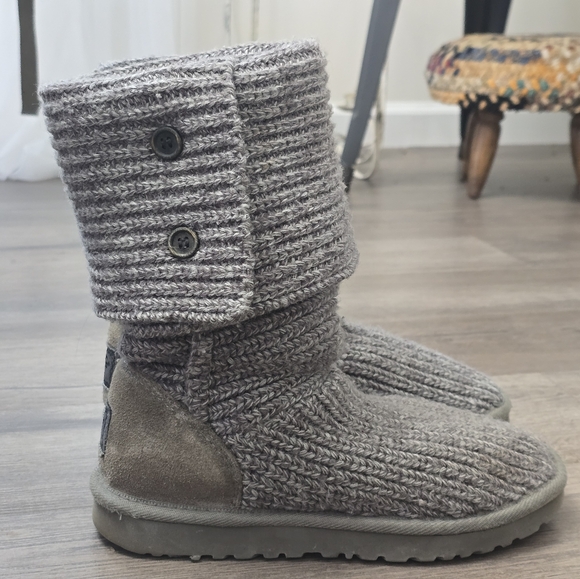 UGG Classic Cardy Button Detail Fold Over Boots Grey Sweater Size 7 Cabin - Picture 1 of 10